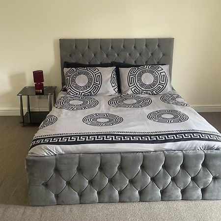 Stylish 1-Bed Apt - Sleeps 4 - Parking - Wifi Manchester Buitenkant foto