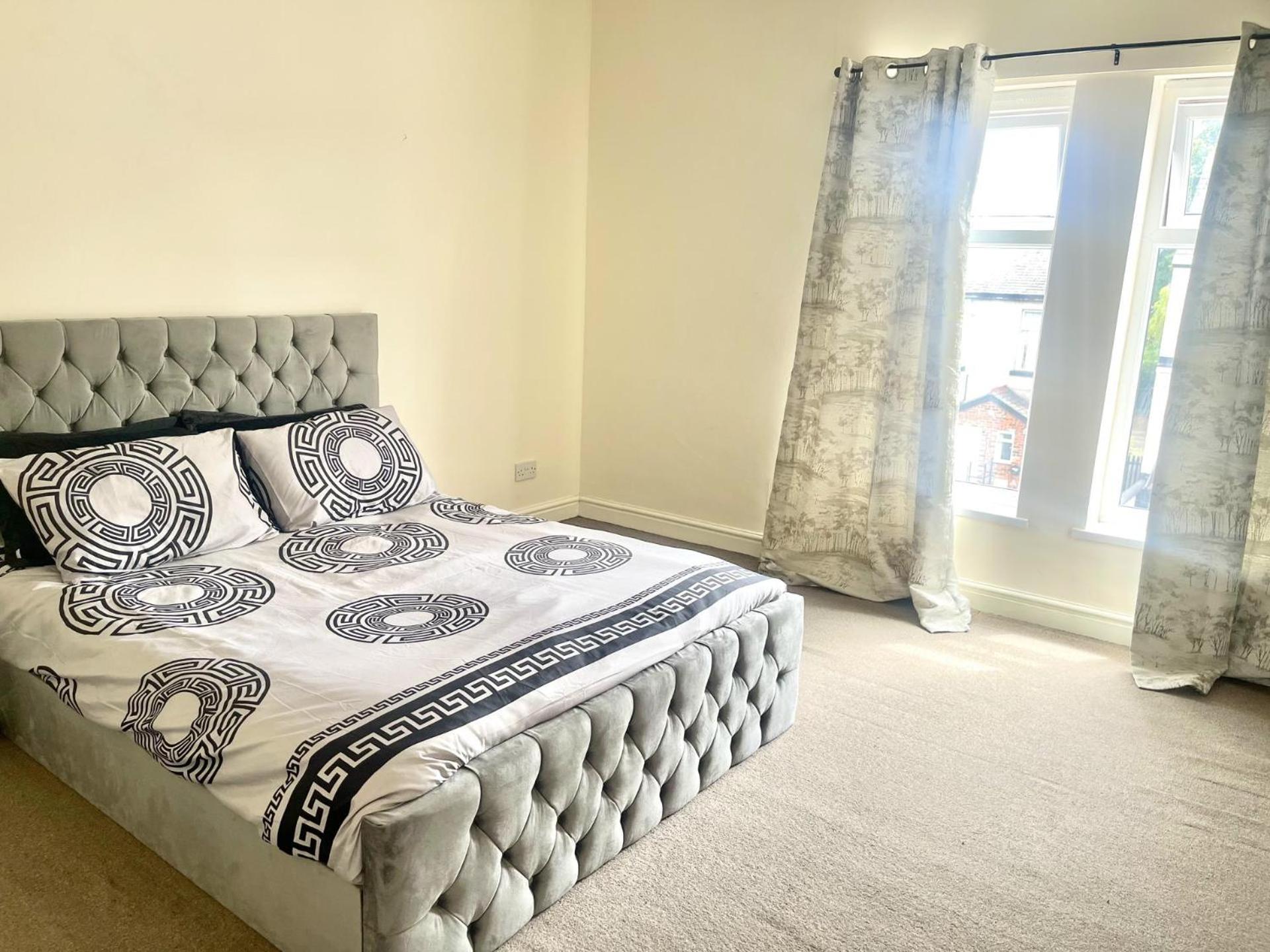 Stylish 1-Bed Apt - Sleeps 4 - Parking - Wifi Manchester Buitenkant foto