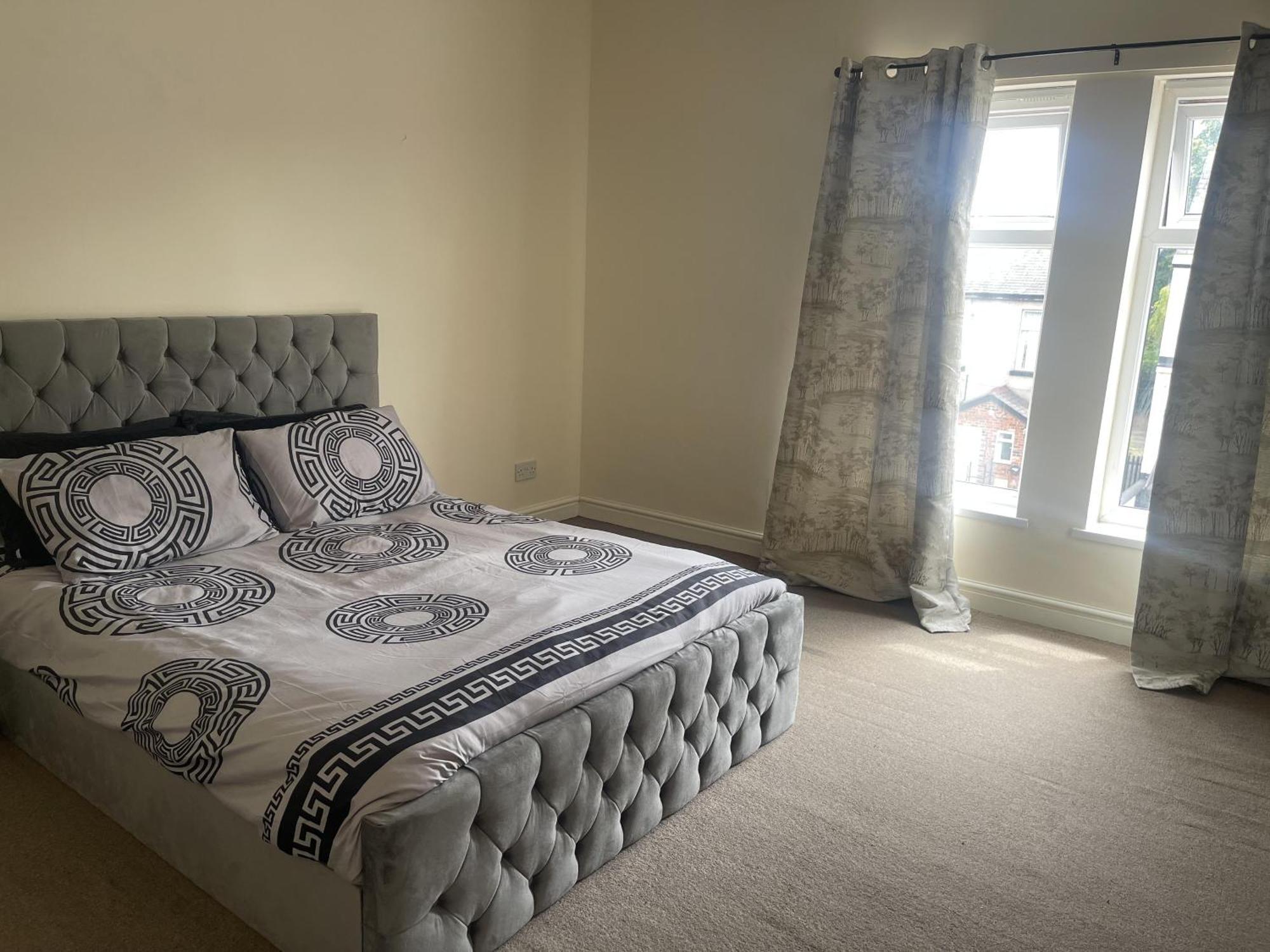 Stylish 1-Bed Apt - Sleeps 4 - Parking - Wifi Manchester Buitenkant foto