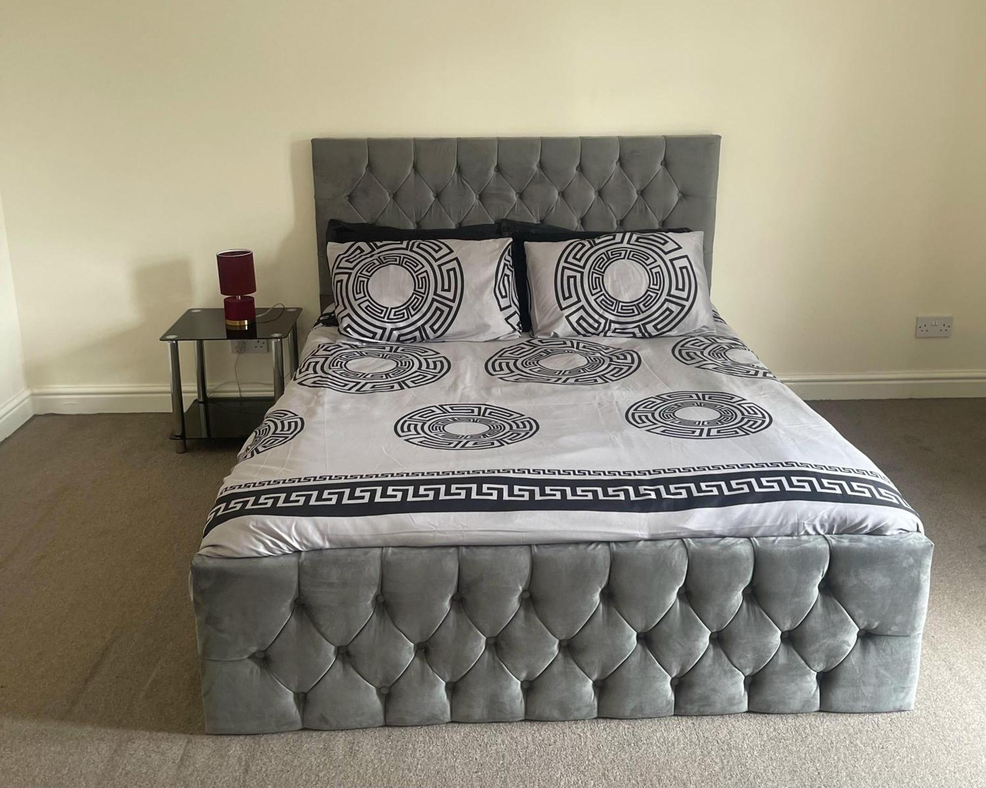 Stylish 1-Bed Apt - Sleeps 4 - Parking - Wifi Manchester Buitenkant foto