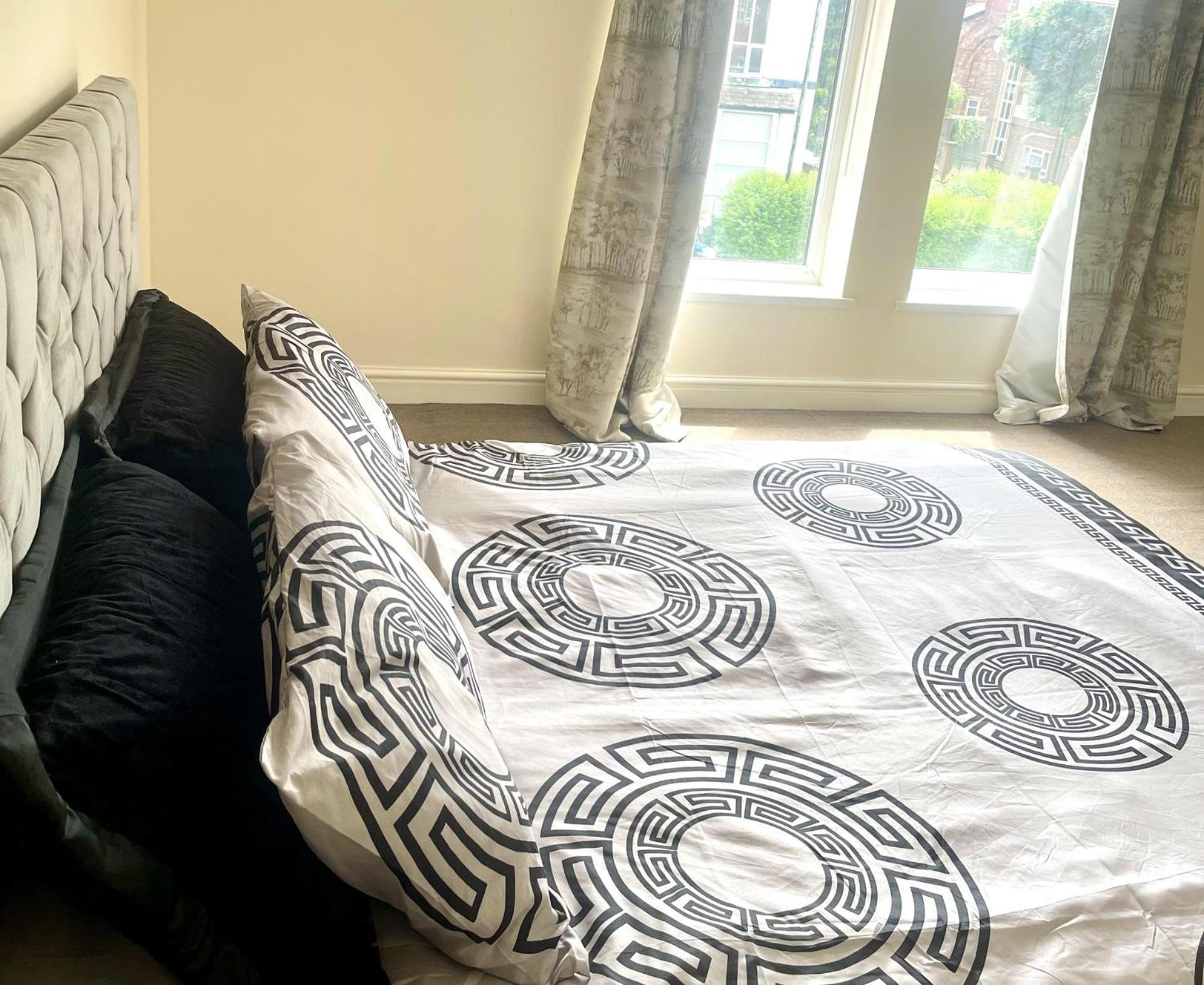 Stylish 1-Bed Apt - Sleeps 4 - Parking - Wifi Manchester Buitenkant foto