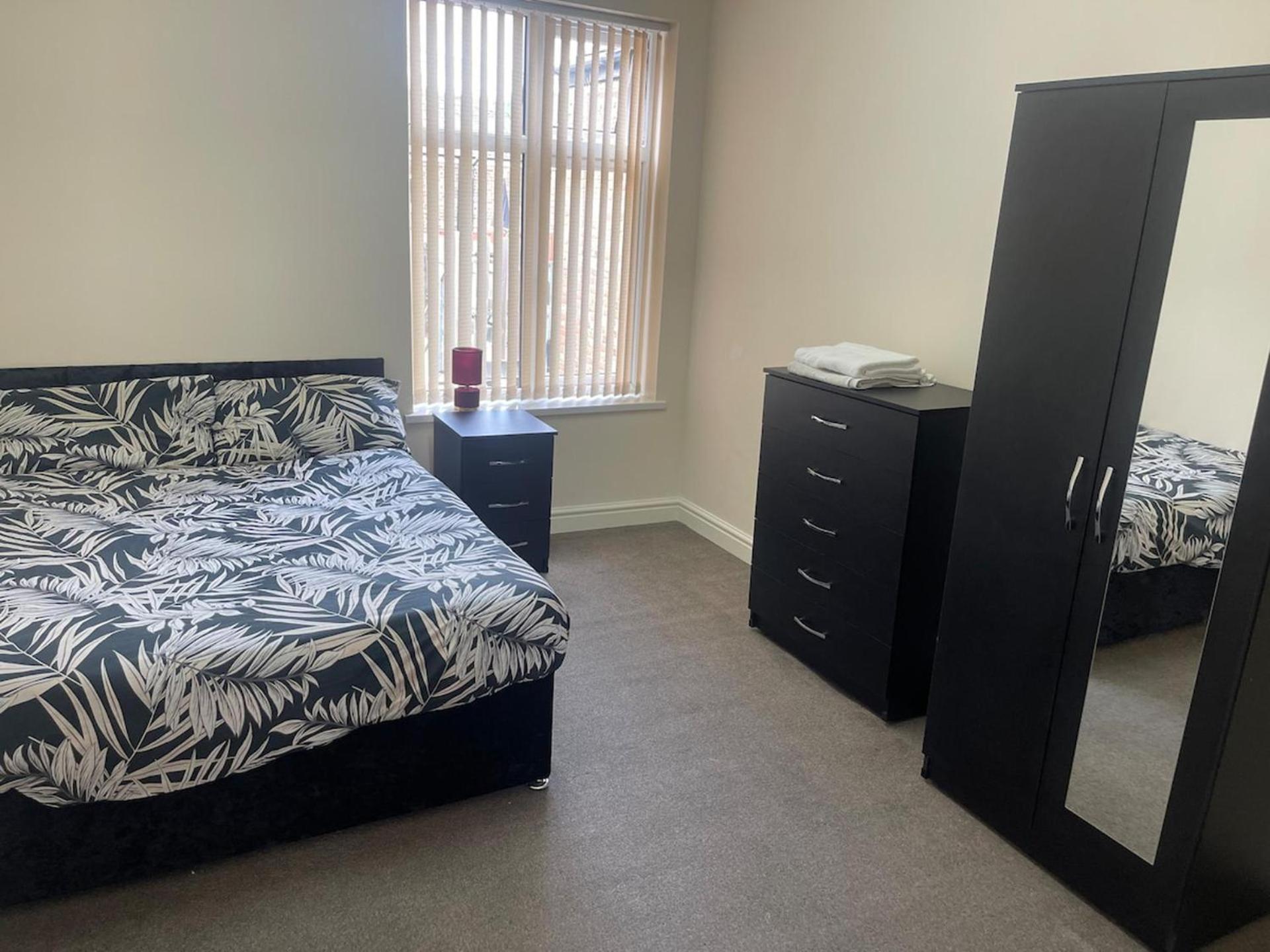 Stylish 1-Bed Apt - Sleeps 4 - Parking - Wifi Manchester Buitenkant foto
