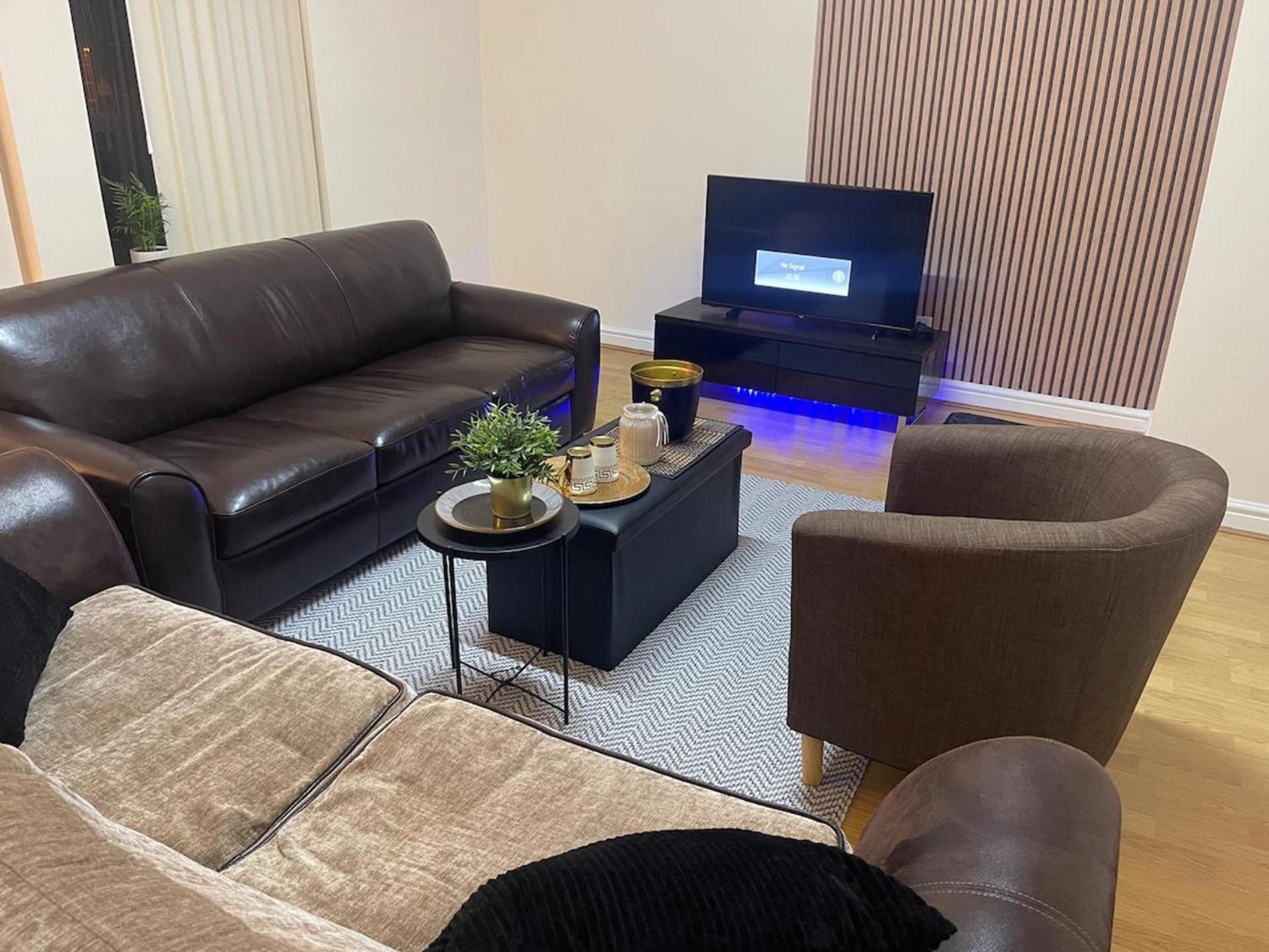 Stylish 1-Bed Apt - Sleeps 4 - Parking - Wifi Manchester Buitenkant foto