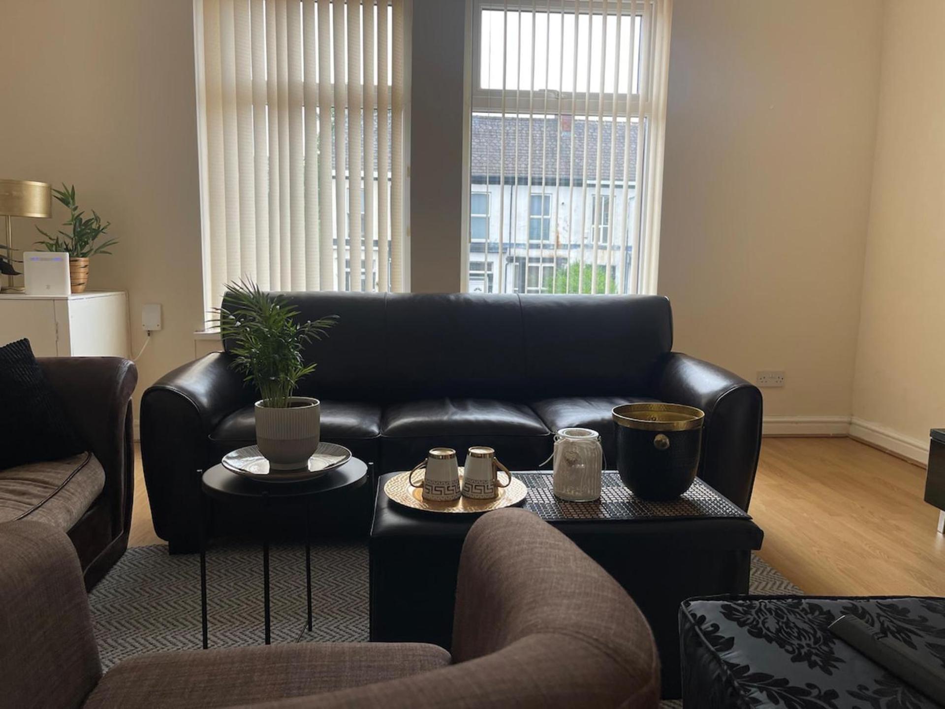 Stylish 1-Bed Apt - Sleeps 4 - Parking - Wifi Manchester Buitenkant foto